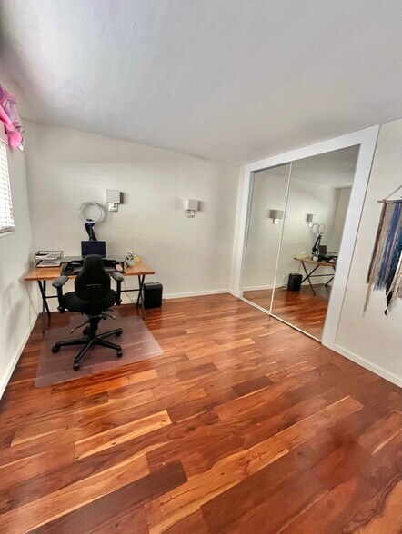 Building Photo - 4120 Kansas St