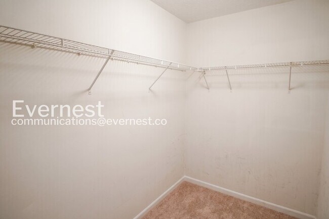 Building Photo - 3 Bed/2.5 Bath Townhome with Garage / Pet-Friendly / Coming Soon!