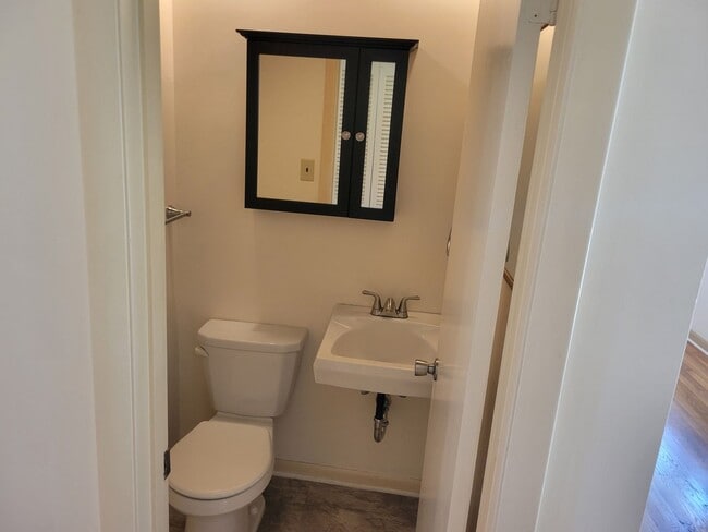 Building Photo - 4 Bedroom Colonial in Timonium