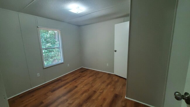 Building Photo - 4221 Holcomb Cir