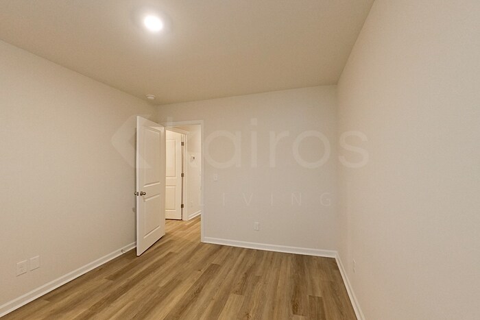 Building Photo - 121 Overstreet Way