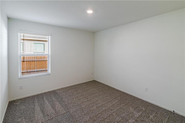 Building Photo - 744 Xanadu Dr