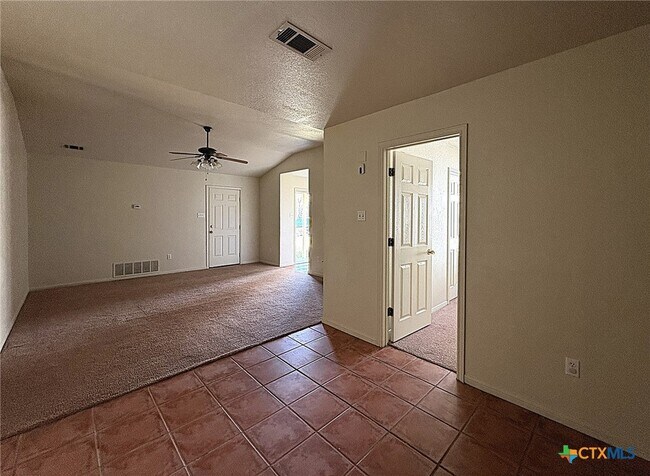 Building Photo - 1002 W Avenue B