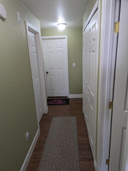 Building Photo - 123 Roseburg