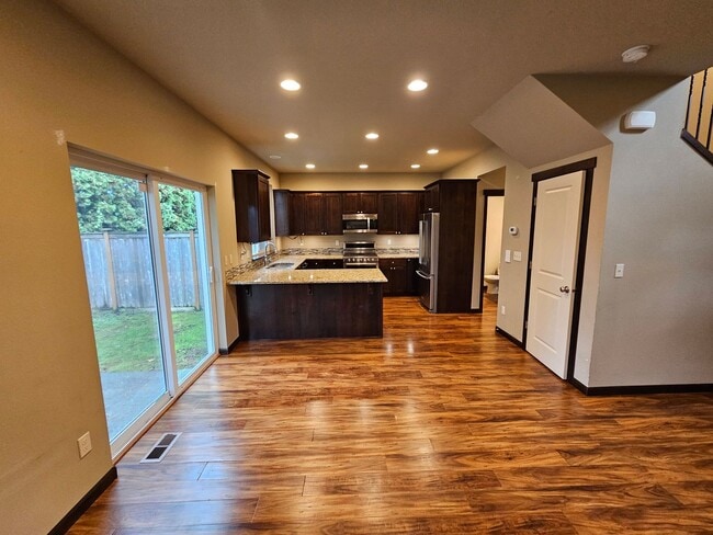 Building Photo - 713 Park Ln