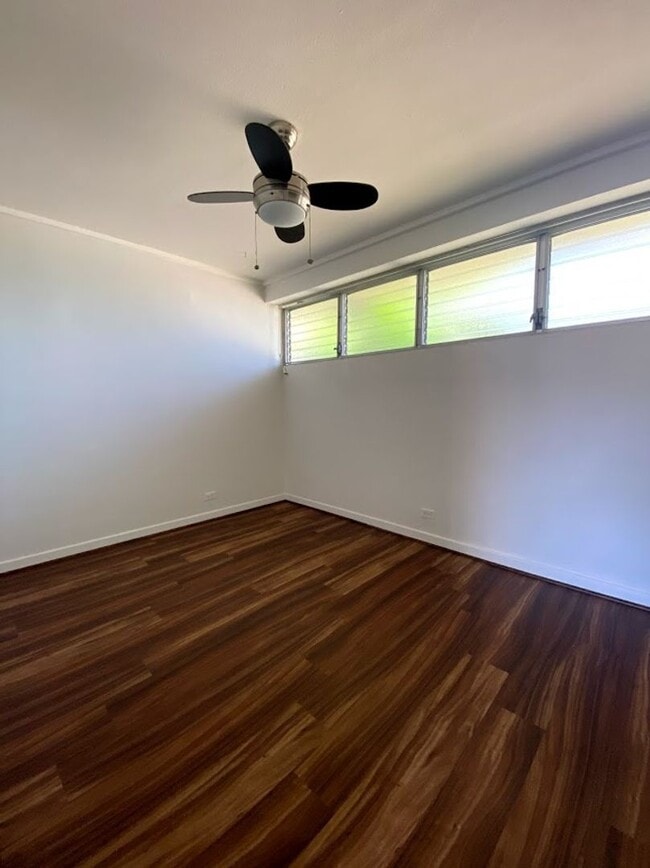 Building Photo - Emerson Court, Punchbowl Makiki 2 bedroom 1 ba 1 parking pet negotiable 20 lbs less