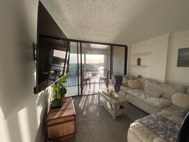 Building Photo - 22 Royal Palm Way