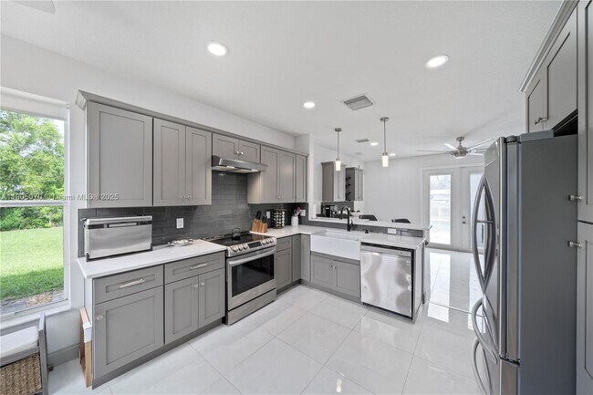 Building Photo - 17125 35th Pl N