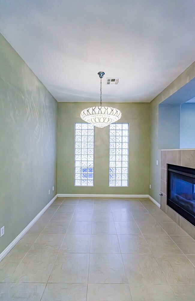 Building Photo - Queensridge Home