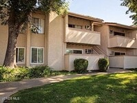 Building Photo - Desirable lower level 2+1 in gated community