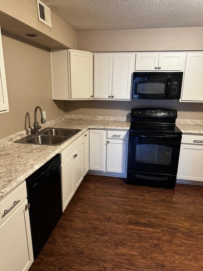 Building Photo - Benson Blvd