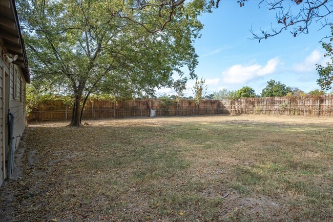 Building Photo - 209 N Richardson St