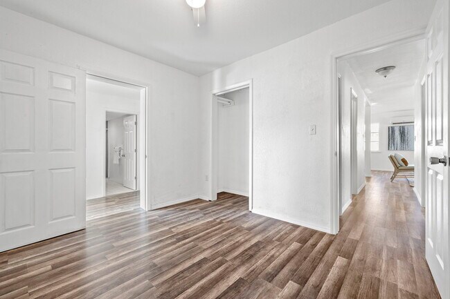 Building Photo - 221 Duxbury Ave