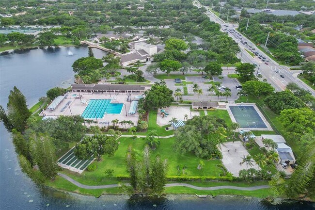Building Photo - 2767 Carambola Cir S