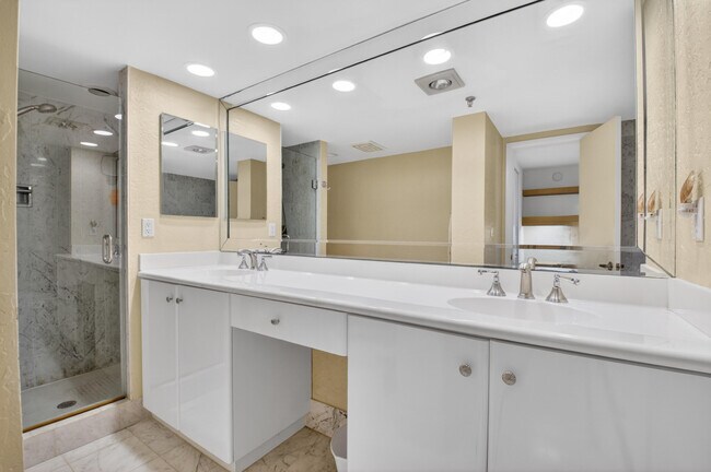 Building Photo - 2917 S Ocean Blvd