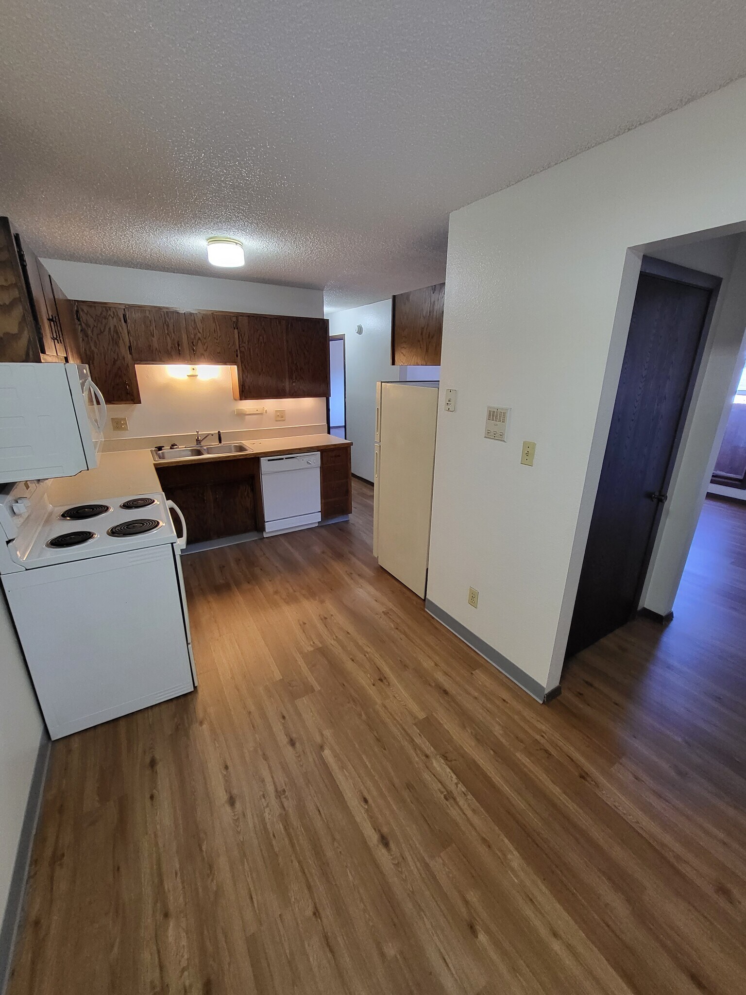 Kitchen - 1408 E Canby St