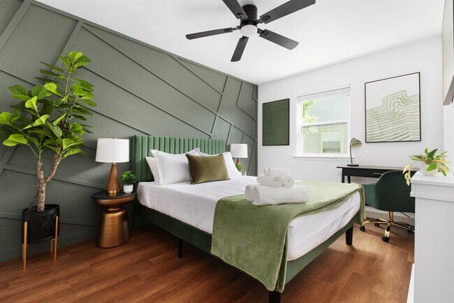 Building Photo - 1201 Southport Dr