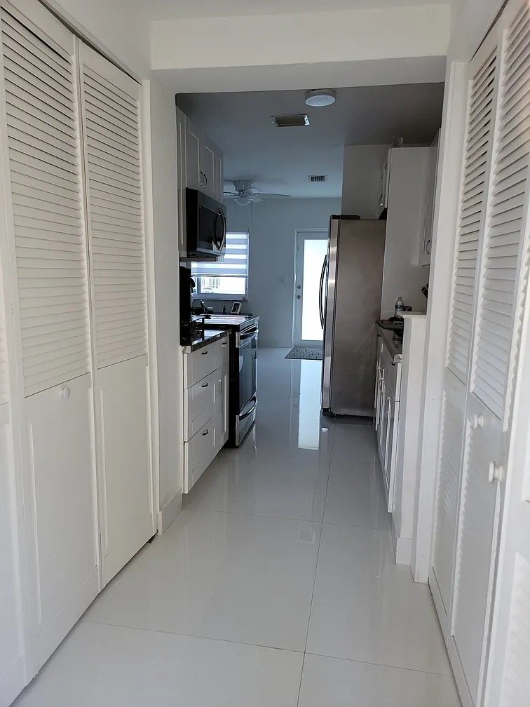 Building Photo - 6436 SW 32nd St