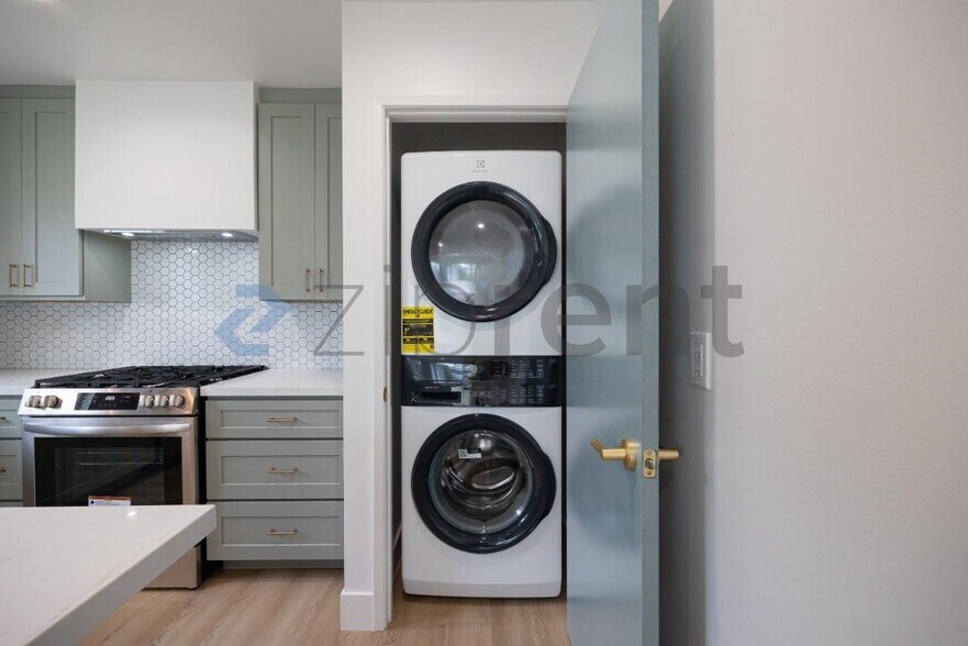 Building Photo - Unit