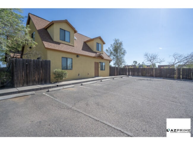Primary Photo - Perfect Roommate rental for University of ...