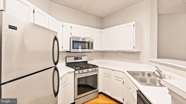 Building Photo - 13058 Autumn Woods Way