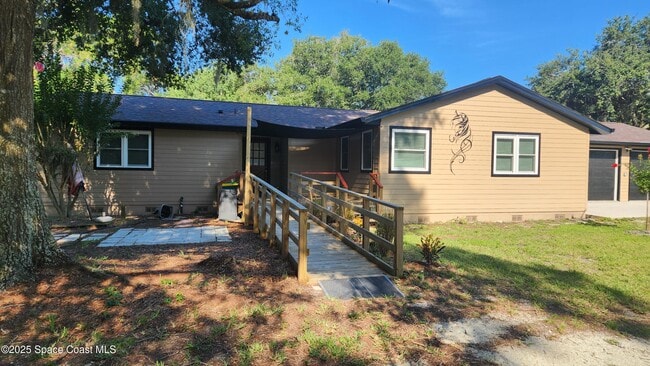 Building Photo - 3900 Ocala St