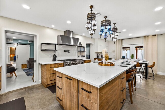 Building Photo - 319 Brentwood Dr