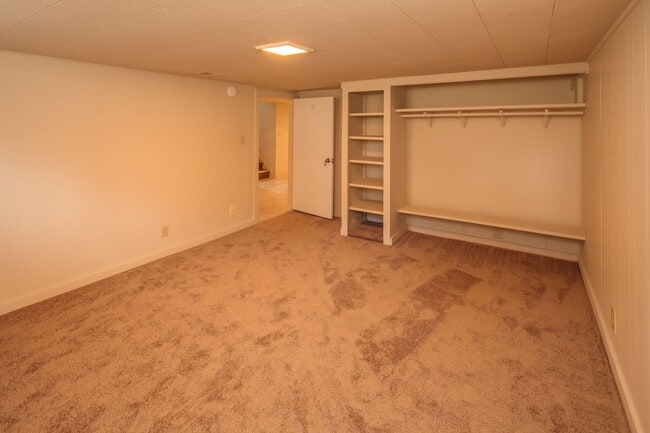 Building Photo - Spacious 7 Bedroom House! Sehome Neighborhood