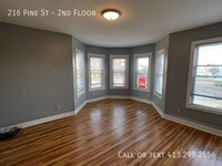 Building Photo - Large, Four Bedroom Unit Close To Food, Sh...