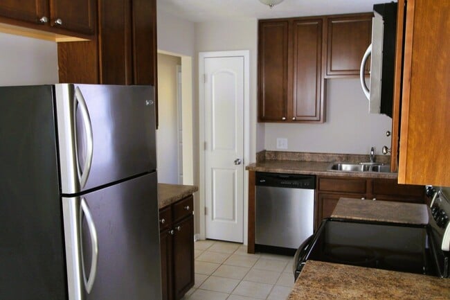 Building Photo - Beautiful Ralston 3 Bedroom Home Across from Park! Garage and fenced yard!