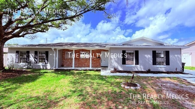 Building Photo - 6 Carriage Hill Cir