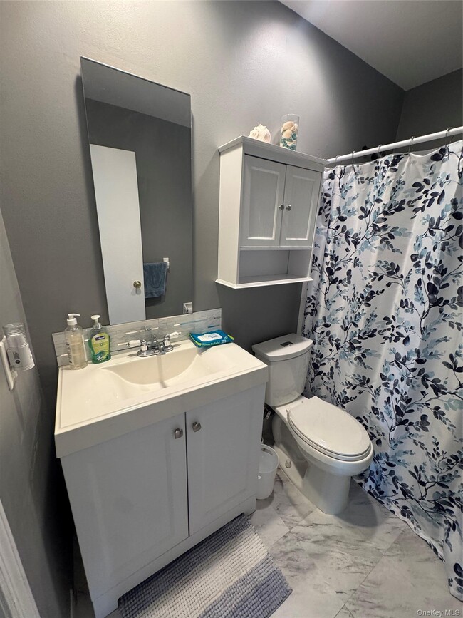 Building Photo - 17 The Knolls