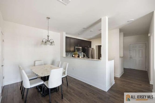 Building Photo - 421 Tavern Rd