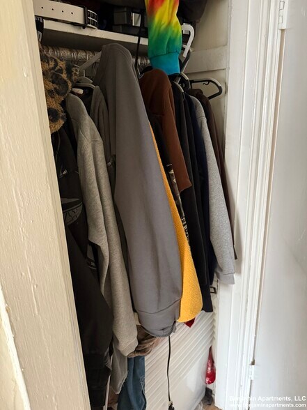 Building Photo - 94 W Cedar St