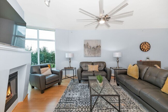 Building Photo - 120 E Rio Salado Pkwy
