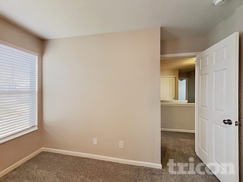 Building Photo - 6077 W Jamison Dr