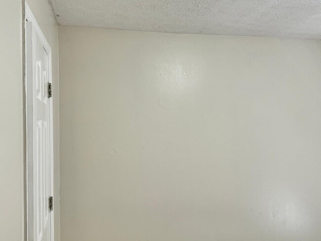 Building Photo - 4262 Apache Dr SE