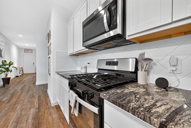 Building Photo - 8730 Shumard Oak Dr