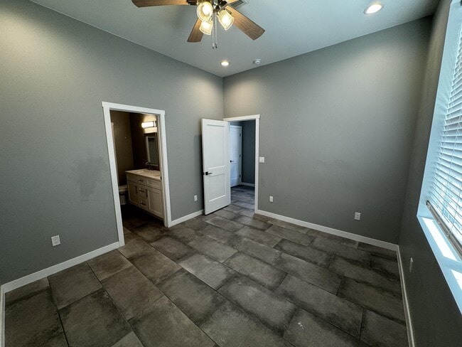 Building Photo - 844 Tijeras Ave NW