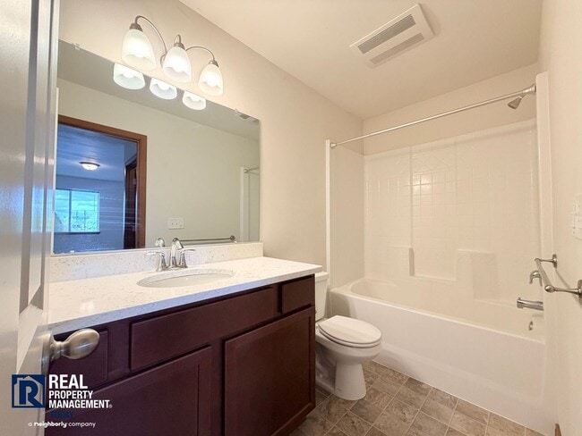 Building Photo - Downtown Puyallup Townhomes