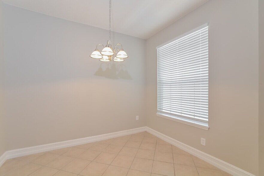 Building Photo - 3303 Primrose Willow Dr