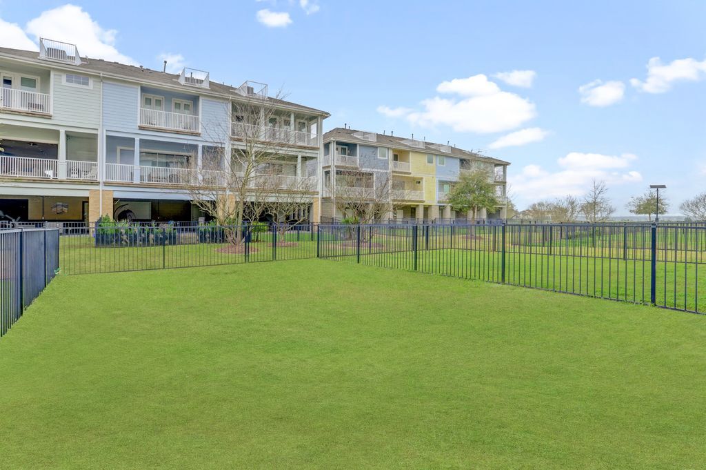 Building Photo - 2714 Veranda Fls