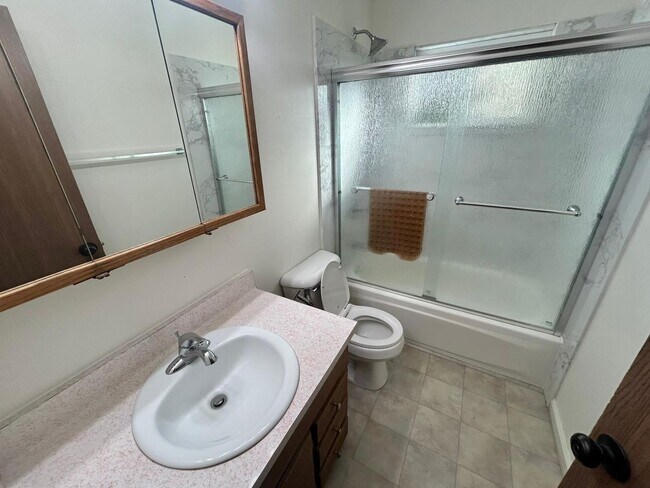 Building Photo - Beautiful 4 bed 2 bath Home in East Davis