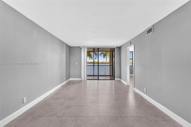 Building Photo - 118 Lake Emerald Dr