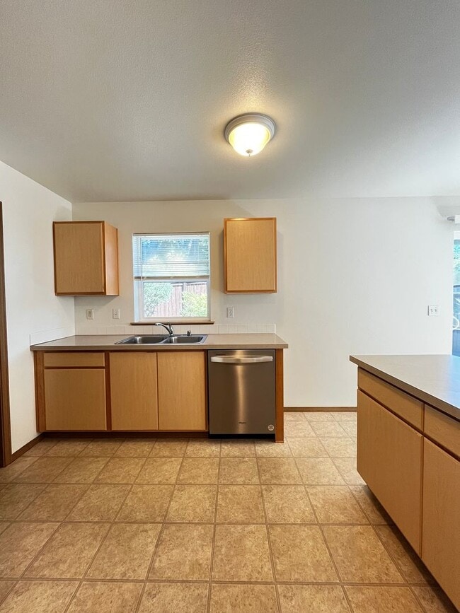 Building Photo - Gorgeous House in a Family-Friendly neighb...