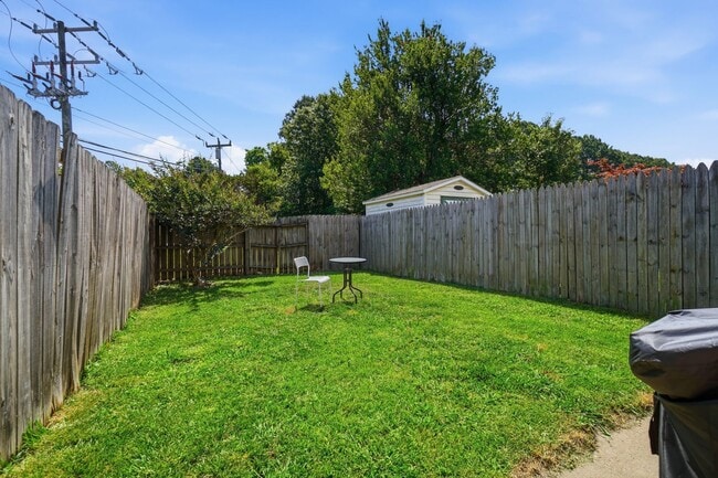 Building Photo - A gem in Knells Ridge!