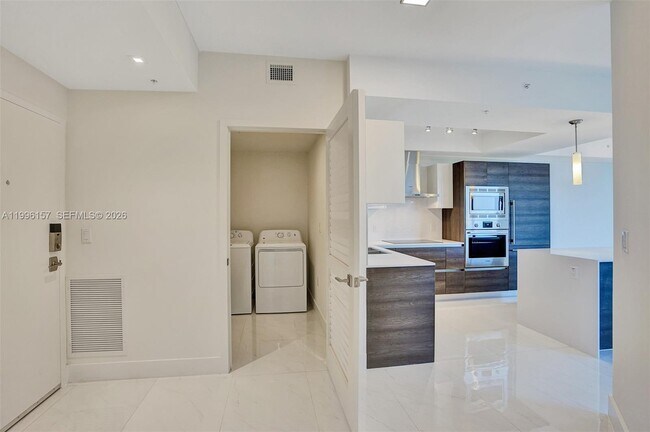 Building Photo - 301 Altara Ave