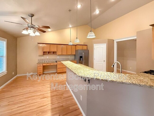 Building Photo - 1285 E Prohaska St