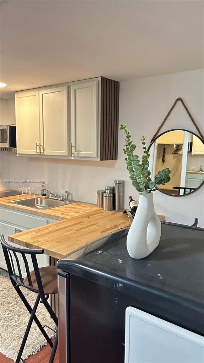 Building Photo - 825 Brickell Bay Dr