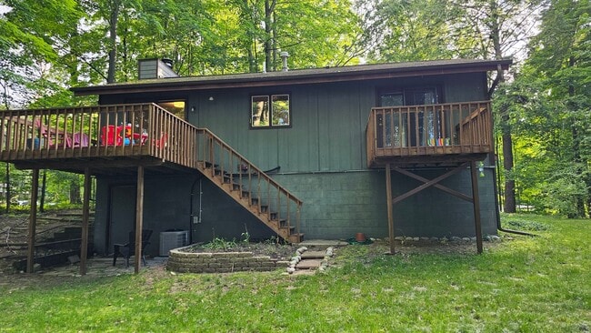 Building Photo - East Side Traverse City 3BR Home with Lake...